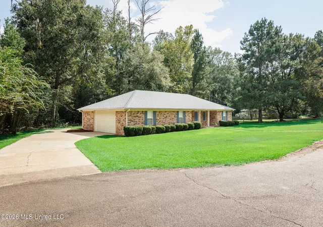 Photo 2 of Single family home for sale at 101 Lee Ann Dr, Hazlehurst, MS 39083 | MLS# 4161972 | Listing updated on 2026-09-10