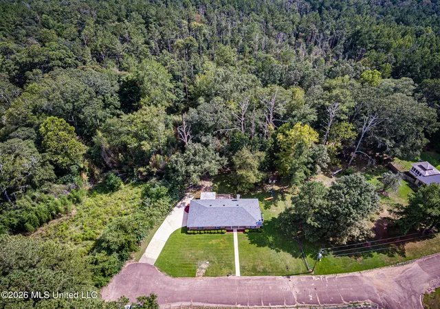 Photo 4 of Single family home for sale at 101 Lee Ann Dr, Hazlehurst, MS 39083 | MLS# 4161972 | Listing updated on 2026-09-10