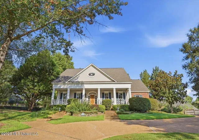 Photo 1 of Sale Pending at 206 Persimmon Hl, Ridgeland, MS 39157 | MLS# 4162723 | Listing updated on 2026-10-05