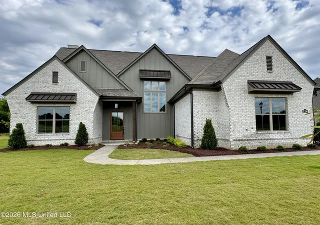 Photo 3 of Sale Pending at 324 Oakworth Dr, Hernando, MS 38632 | MLS# 4161926 | Listing updated on 2026-09-10
