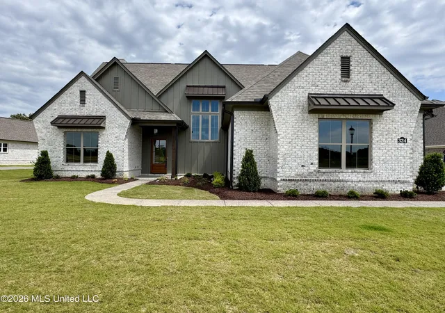 Photo 3 of Sale Pending at 324 Oakworth Dr, Hernando, MS 38632 | MLS# 4161926 | Listing updated on 2026-09-10