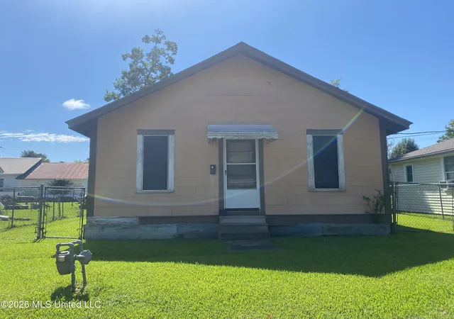 Photo 2 of Single family home for sale at 402 S Spruce St, Vidalia, LA 71373 | MLS# 4161931 | Listing updated on 2026-09-10