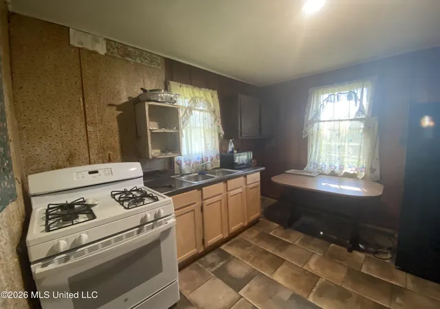 Photo 3 of Single family home for sale at 402 S Spruce St, Vidalia, LA 71373 | MLS# 4161931 | Listing updated on 2026-09-10