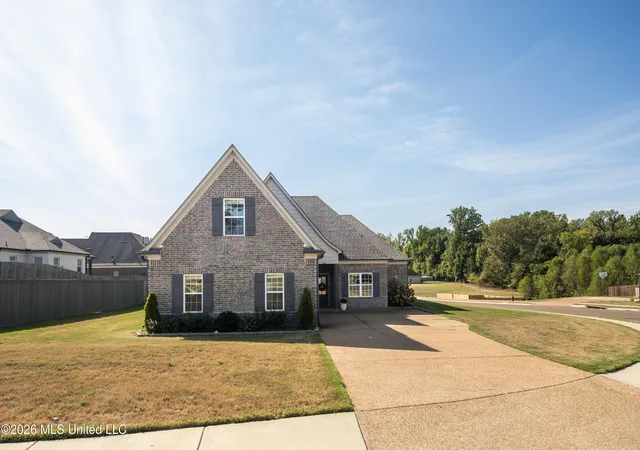 Photo 1 of Sale Pending at 1060 Pettigrew Dr, Hernando, MS 38632 | MLS# 4164378 | Listing updated on 2026-10-05