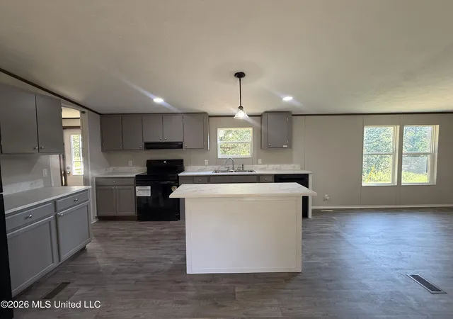 Photo 2 of Manufactured home for sale at 5204 Old Hwy 35, Carthage, MS 39051 | MLS# 4161954 | Listing updated on 2026-09-10