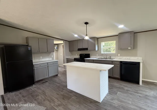 Photo 3 of Manufactured home for sale at 5204 Old Hwy 35, Carthage, MS 39051 | MLS# 4161954 | Listing updated on 2026-09-10