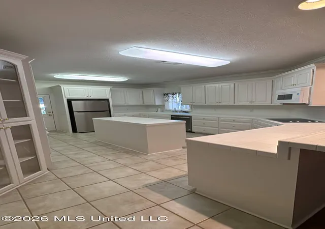 Photo 3 of Sale Pending at 306 Colony Ridge Ct, Ridgeland, MS 39157 | MLS# 4162076 | Listing updated on 2026-09-24