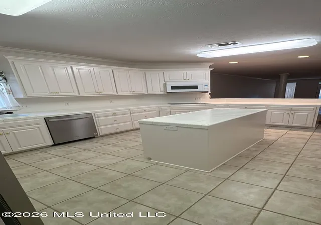 Photo 4 of Sale Pending at 306 Colony Ridge Ct, Ridgeland, MS 39157 | MLS# 4162076 | Listing updated on 2026-09-24