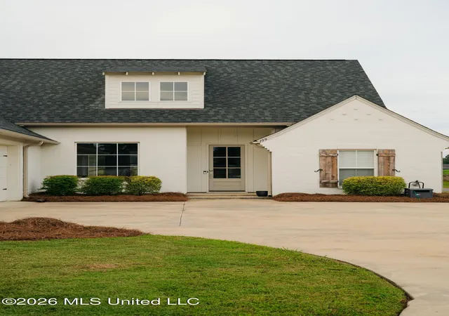 Photo 2 of Single family home for sale at 159 Camden Lake Dr, Madison, MS 39110 | MLS# 4162250 | Listing updated on 2026-09-11