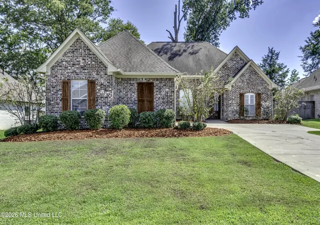 Photo 2 of Single family home for sale at 162 Sweetbriar Cir, Canton, MS 39046 | MLS# 4162032 | Listing updated on 2026-10-05