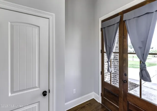 Photo 3 of Single family home for sale at 162 Sweetbriar Cir, Canton, MS 39046 | MLS# 4162032 | Listing updated on 2026-10-05