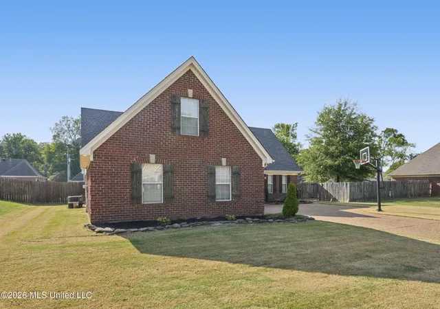 Photo 3 of Sale Pending at 1005 Tara Dr, Hernando, MS 38632 | MLS# 4162064 | Listing updated on 2026-09-16