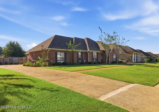 Photo 2 of Single family home for sale at 335 Towne St, Brandon, MS 39042 | MLS# 4162288 | Listing updated on 2026-09-12