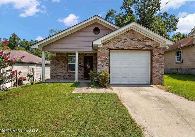 Photo 1 of Single family home for sale at 512 George St, Yazoo City, MS 39194 | MLS# 4162147 | Listing updated on 2026-09-11