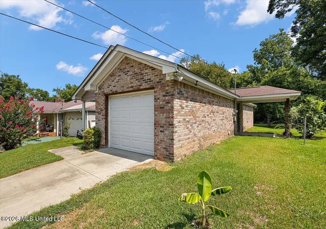 Photo 2 of Single family home for sale at 512 George St, Yazoo City, MS 39194 | MLS# 4162147 | Listing updated on 2026-09-11