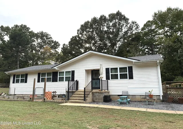 Photo 1 of Single family home for sale at 725 Shinault Rd, Byhalia, MS 38611 | MLS# 4162753 | Listing updated on 2026-10-07
