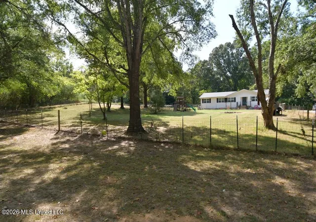 Photo 2 of Single family home for sale at 725 Shinault Rd, Byhalia, MS 38611 | MLS# 4162753 | Listing updated on 2026-10-07