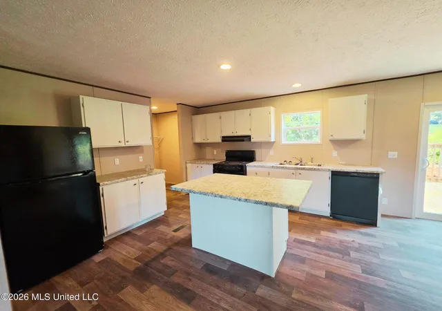 Photo 3 of Manufactured home for sale at 1243 Old Walnut Grv Rd, Walnut Grove, MS 39189 | MLS# 4162073 | Listing updated on 2026-09-10