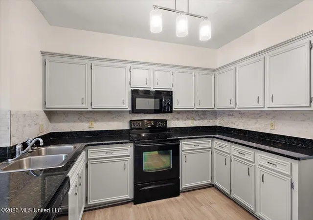 Photo 1 of Townhouse for sale at 5076 Harling Pl, Jackson, MS 39211 | MLS# 4162132 | Listing updated on 2026-09-11