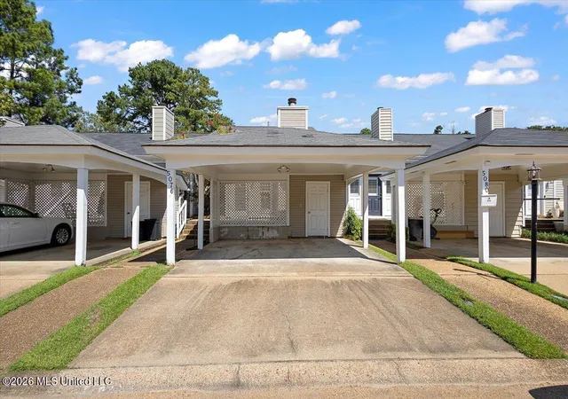 Photo 2 of Townhouse for sale at 5076 Harling Pl, Jackson, MS 39211 | MLS# 4162132 | Listing updated on 2026-09-11