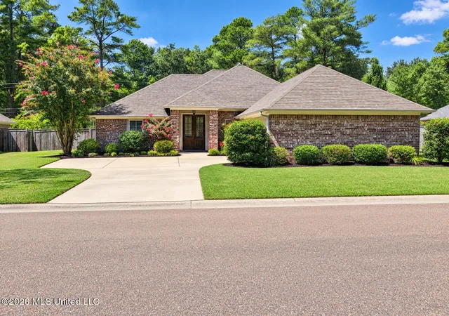 Photo 1 of Single family home for sale at 3 Lenox Ct, Jackson, MS 39211 | MLS# 4162341 | Listing updated on 2026-10-13