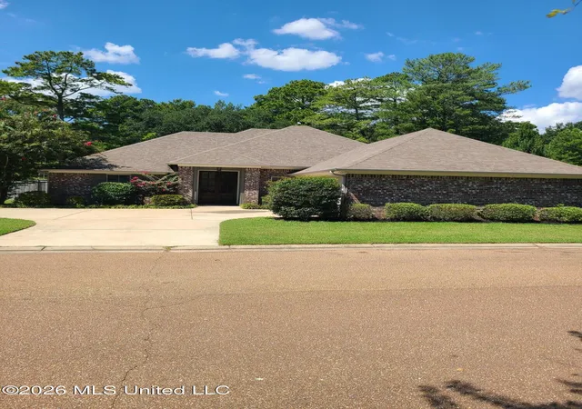 Photo 2 of Single family home for sale at 3 Lenox Ct, Jackson, MS 39211 | MLS# 4162341 | Listing updated on 2026-10-13