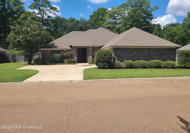 Photo 3 of Single family home for sale at 3 Lenox Ct, Jackson, MS 39211 | MLS# 4162341 | Listing updated on 2026-10-13