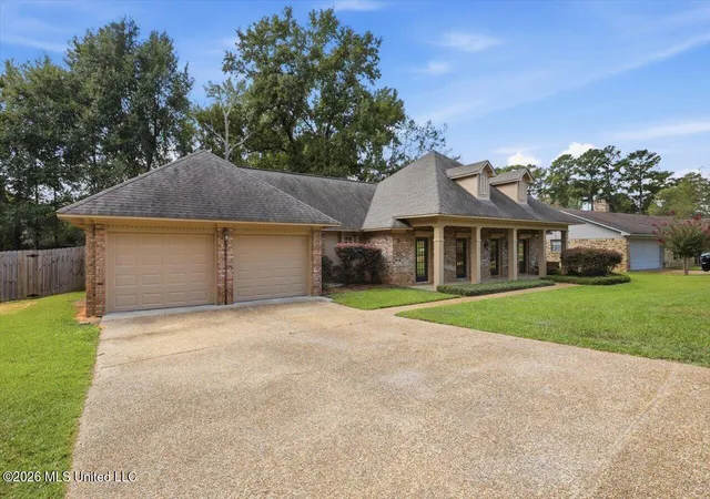 Photo 3 of Sale Pending at 111 Fern Dr, Brandon, MS 39042 | MLS# 4162157 | Listing updated on 2026-09-13