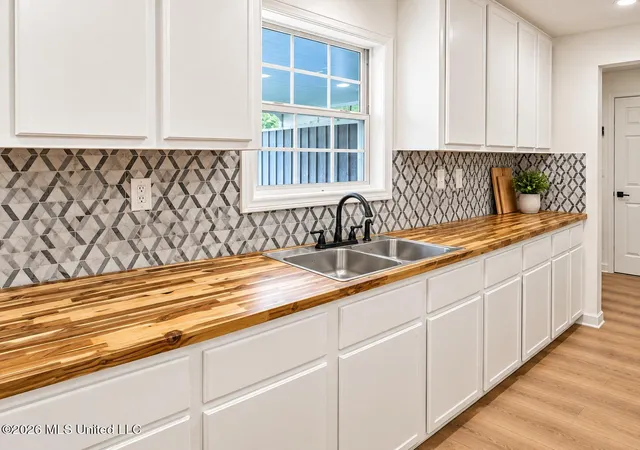 Photo 2 of Single family home for sale at 1018 Glenmore Dr, Columbia, MS 39429 | MLS# 4162348 | Listing updated on 2026-10-15