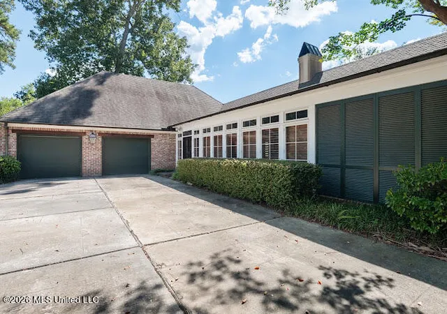 Photo 2 of Single family home for sale at 17 Pear Orchard Park, Jackson, MS 39211 | MLS# 4162220 | Listing updated on 2026-09-14