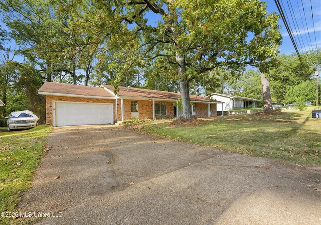 Photo 2 of Single family home for sale at 1133 Dardanelle Dr, Jackson, MS 39204 | MLS# 4163376 | Listing updated on 2026-10-28