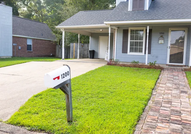 Photo 2 of Single family home for sale at 1200 Barnett Bnd Cir, Brandon, MS 39047 | MLS# 4162391 | Listing updated on 2026-10-21