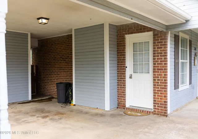 Photo 4 of Single family home for sale at 1200 Barnett Bnd Cir, Brandon, MS 39047 | MLS# 4162391 | Listing updated on 2026-10-21