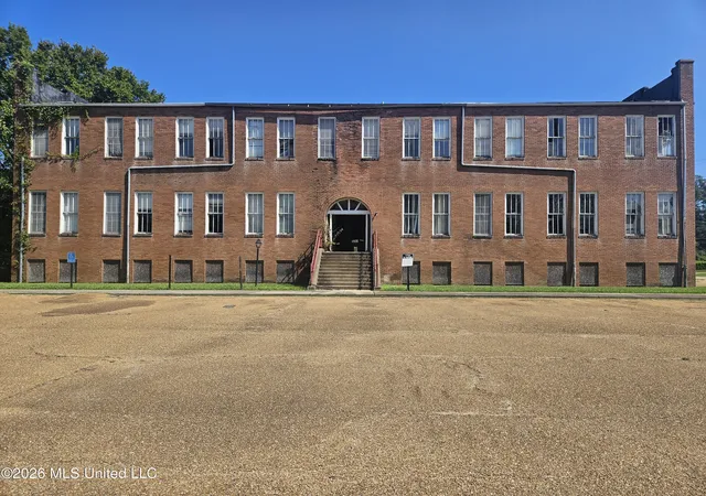 Photo 2 of Multi family home for sale at 100 Saint Catherine St, Natchez, MS 39120 | MLS# 4162231 | Listing updated on 2026-09-11
