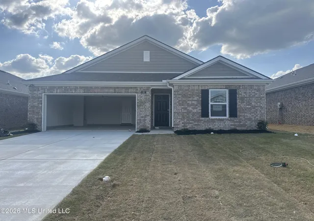 Photo 1 of Single family home for sale at 109 Pine St, Byhalia, MS 38611 | MLS# 4162208 | Listing updated on 2026-09-11