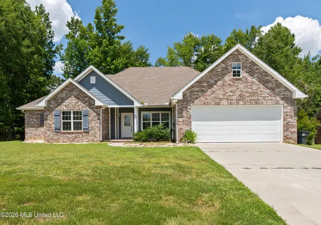 Photo 1 of Single family home for sale at 23 E Chapel Hl Blvd, Hattiesburg, MS 39402 | MLS# 4162241 | Listing updated on 2026-09-11