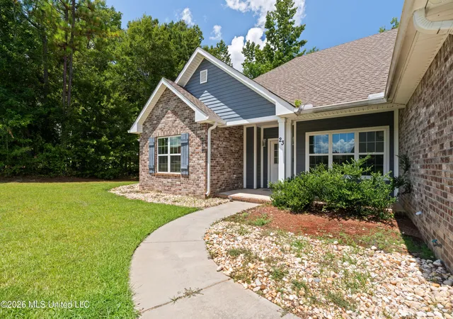Photo 3 of Sale Pending at 23 E Chapel Hl Blvd, Hattiesburg, MS 39402 | MLS# 4162241 | Listing updated on 2026-10-02