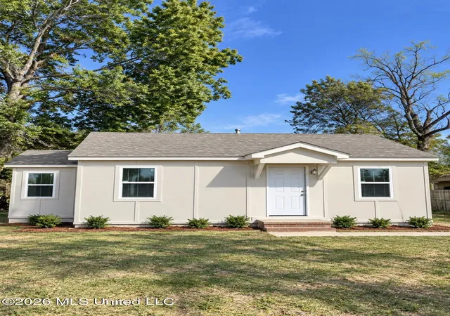 Photo 1 of Single family home for sale at 333 Spruce St, Clarksdale, MS 38614 | MLS# 4162255 | Listing updated on 2026-09-12