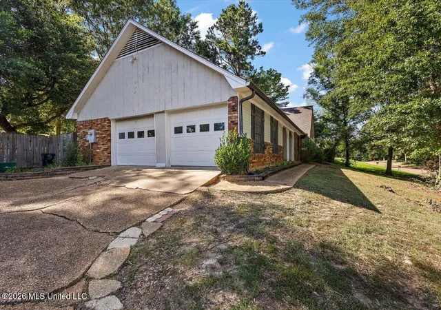 Photo 3 of Single family home for sale at 703 Parker Dr, Clinton, MS 39056 | MLS# 4162258 | Listing updated on 2026-09-12