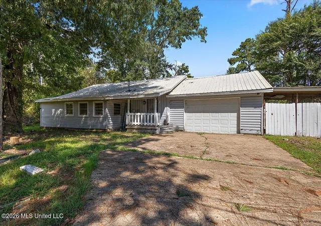 Photo 3 of Single family home for sale at 1446 Lakeview Ave, Jackson, MS 39212 | MLS# 4162490 | Listing updated on 2026-10-09