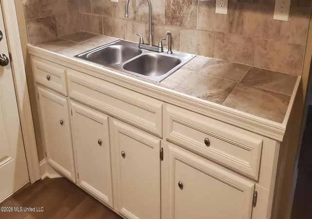 Photo 3 of Single family home for sale at 4221 Richmond Cir, Jackson, MS 39209 | MLS# 4162324 | Listing updated on 2026-10-12