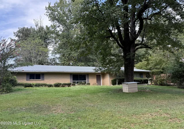 Single family home for sale at 130 Rochelle Dr, Calhoun City, MS 38916 | MLS# 4162392