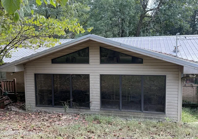 Photo 2 of Single family home for sale at 130 Rochelle Dr, Calhoun City, MS 38916 | MLS# 4162392 | Listing updated on 2026-09-16