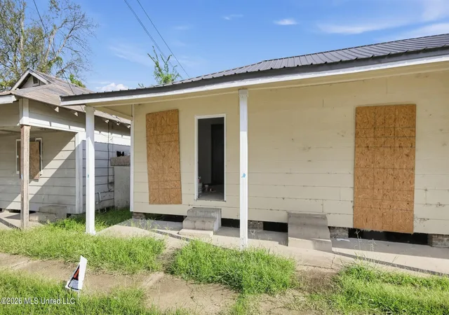 Photo 3 of Multi family home for sale at 213 Oak St, Greenwood, MS 38930 | MLS# 4162337 | Listing updated on 2026-10-09
