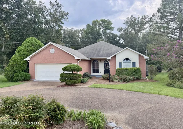 Photo 1 of Sale Pending at 211 S Twin Lakes, Clinton, MS 39056 | MLS# 4162516 | Listing updated on 2026-10-18