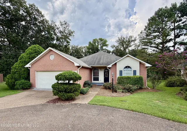 Photo 2 of Sale Pending at 211 S Twin Lakes, Clinton, MS 39056 | MLS# 4162516 | Listing updated on 2026-10-18