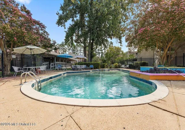 Photo 2 of Single family home for sale at 1012 Bayridge Dr, Jackson, MS 39211 | MLS# 4162434 | Listing updated on 2026-10-28