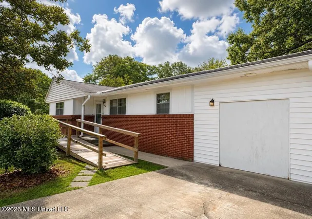 Photo 2 of Single family home for sale at 409 Peach St, Picayune, MS 39466 | MLS# 4162430 | Listing updated on 2026-09-24