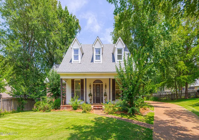 Photo 2 of Single family home for sale at 102 Westfield Rd, Ridgeland, MS 39157 | MLS# 4162450 | Listing updated on 2026-10-13