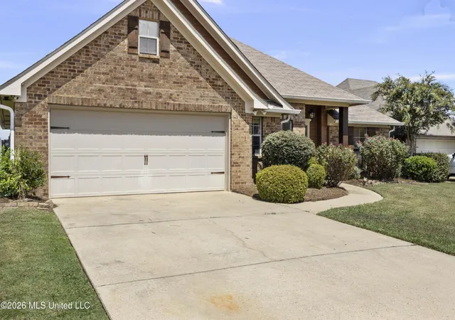 Photo 2 of Sale Pending at 376 Austin Cir, Brandon, MS 39047 | MLS# 4162497 | Listing updated on 2026-10-11